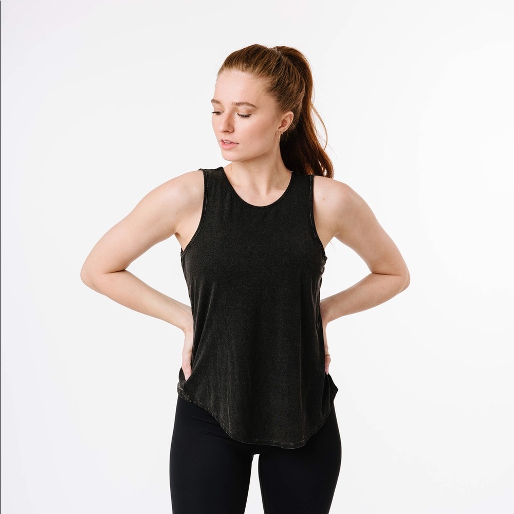 Zyia Black Twist Slouch Tank NWOT